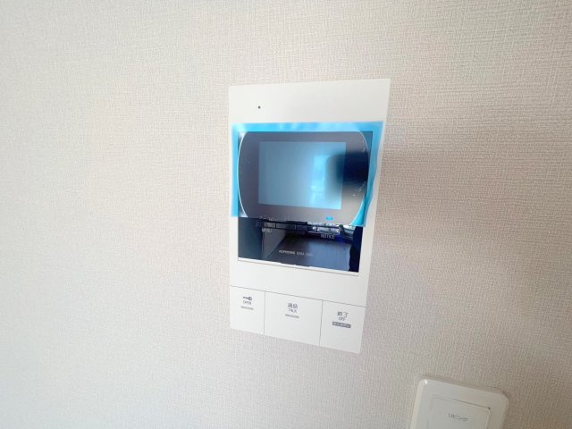 セキュリティ　TVモニターホンで来客が誰か確認してから開けて下さいね