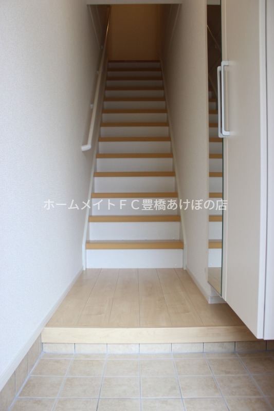 玄関　同型別部屋写真