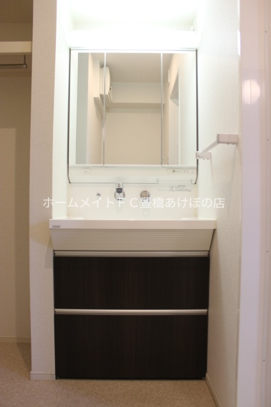洗面設備　同型別部屋写真