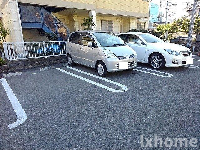駐車場　駐車場に車を止められます