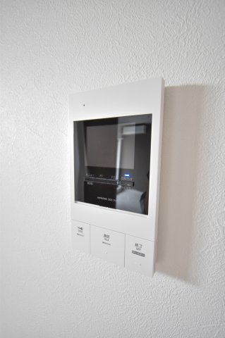セキュリティ　TVモニターホンは安心ですね。誰か確認してから開けて下さいね