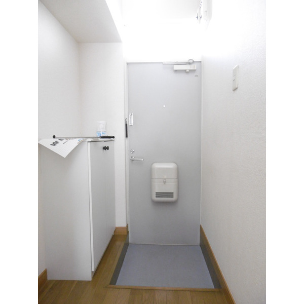 玄関　下駄箱有り