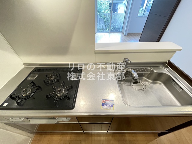 キッチン　システムキッチンは調理スペースも広くストレスなくお料理可能♪