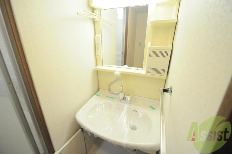 洗面設備　広い洗面所はご家族の多い、忙しい朝にも十分対応してくれます。