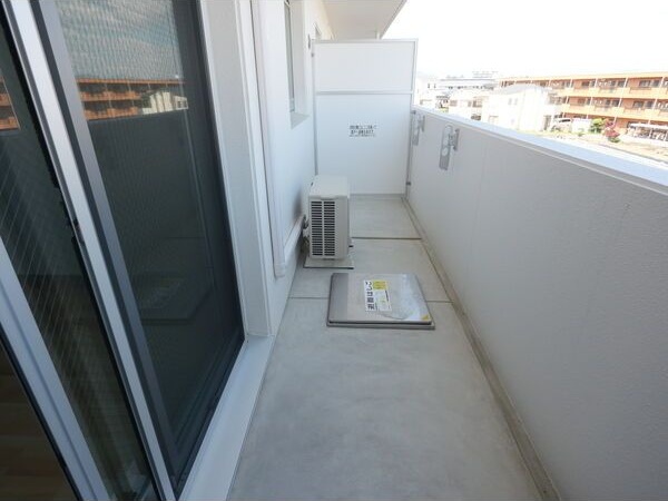 バルコニー　※写真は同じマンションの違う部屋のものになります。