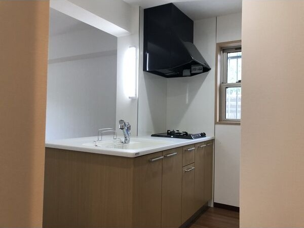 キッチン　※写真は同じマンションの違う部屋のものになります。