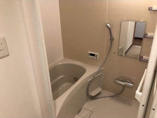 バス・シャワールーム　※写真は同じマンションの違う部屋のものになります。
