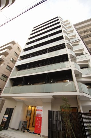 建物外観　東神奈川駅徒歩3分のマンションです。