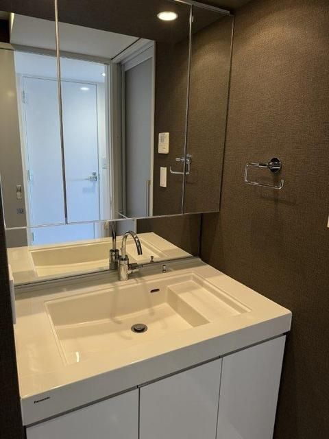 洗面設備　写真は同タイプ住居です。