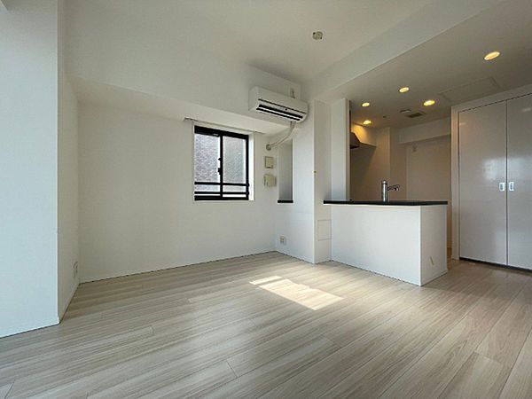 居室・リビング　写真は同タイプ住居です。