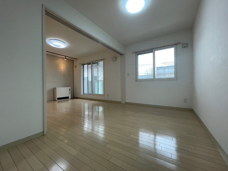 その他部屋・スペース　５．５帖の洋室です。家具の配置もしやすそうですね！