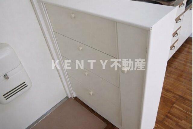 玄関　収納もある玄関です