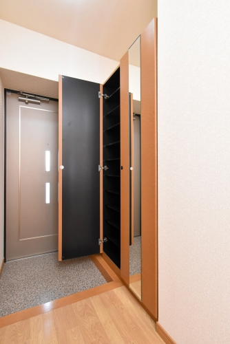 玄関　※同物件別号室参考写真です。現状優先になります。