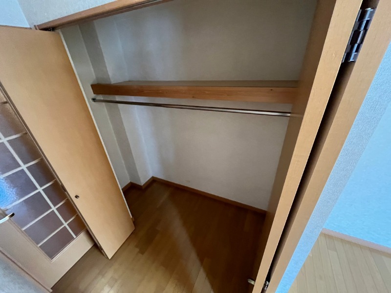 収納　クローゼットは奥行きもあり、荷物が多い方でも安心です。