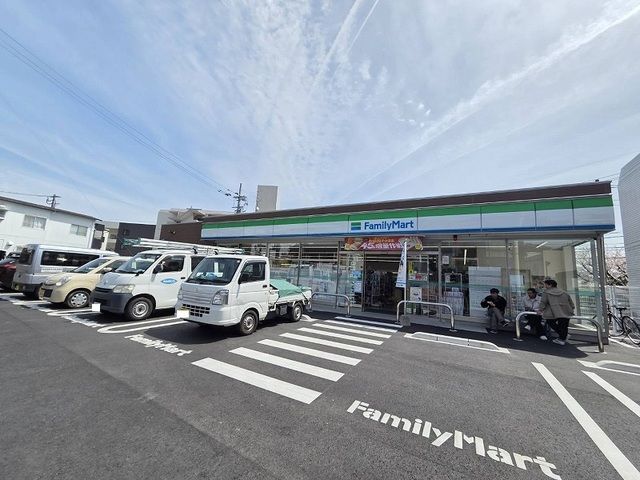 コンビニ　ファミリーマート（コンビニ）まで260m