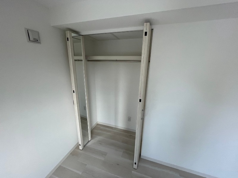 収納　寝室の収納です。部屋がすっきり片付きます。
