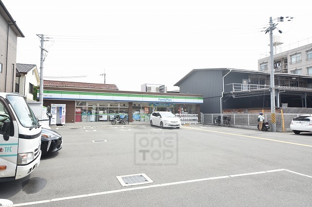 コンビニ　ファミリーマート　江坂町二丁目（コンビニ）まで151m