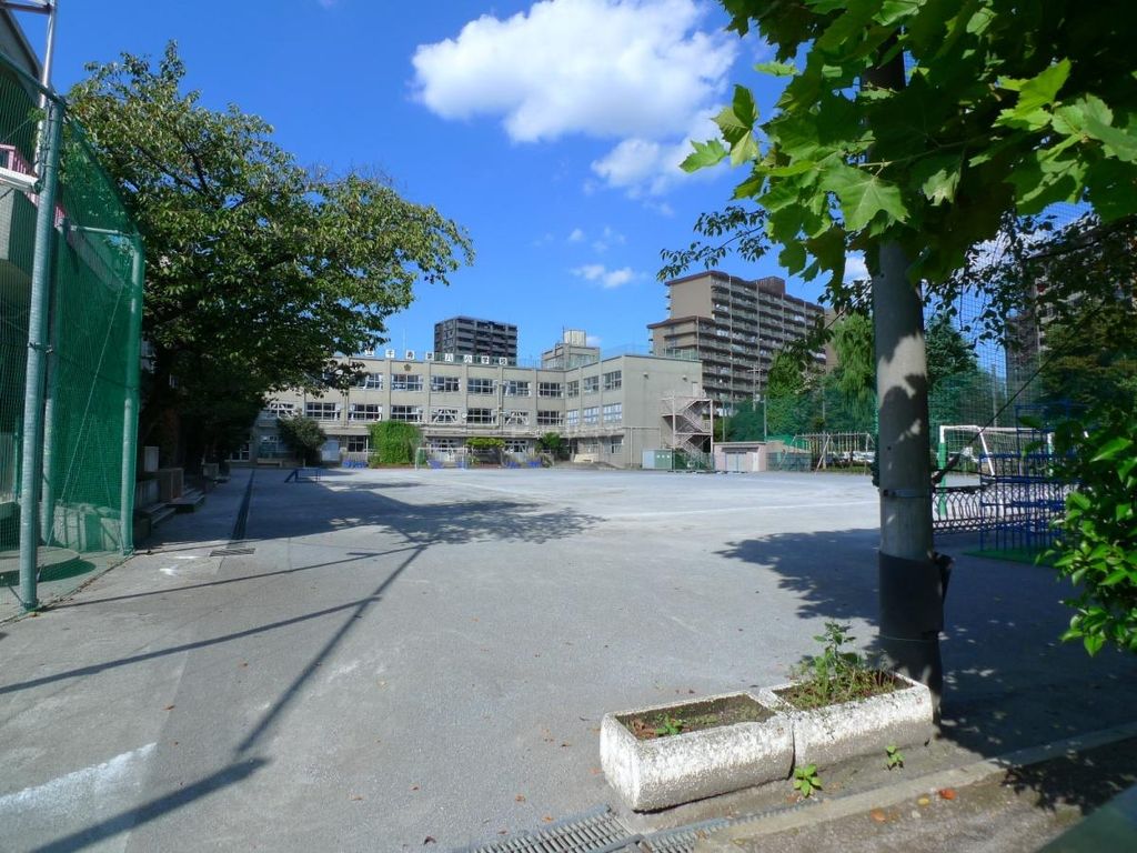 小学校　足立区立千寿第八小学校（小学校）まで720m