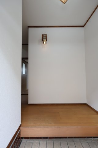 深井沢町戸建貸家の玄関写真