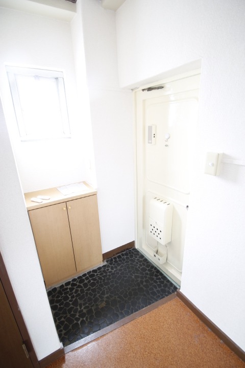 玄関　※他部屋写真使用