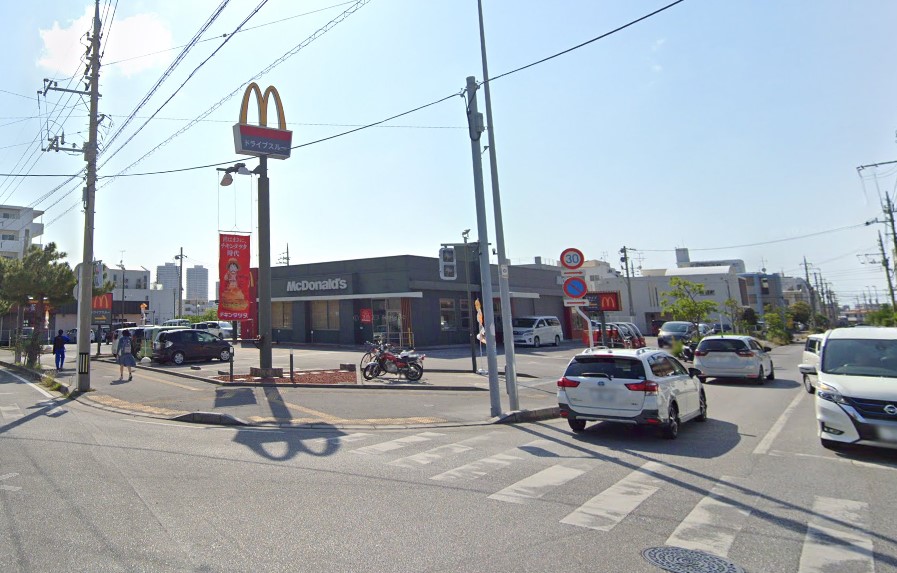 飲食店　マクドナルド 真嘉比古島店（飲食店）まで190m