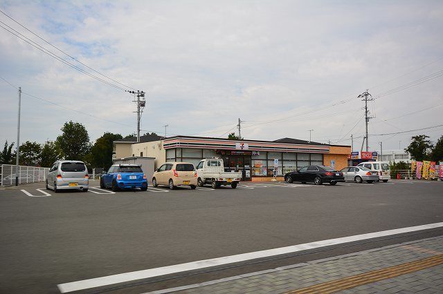 コンビニ　セブンイレブン（コンビニ）まで400m