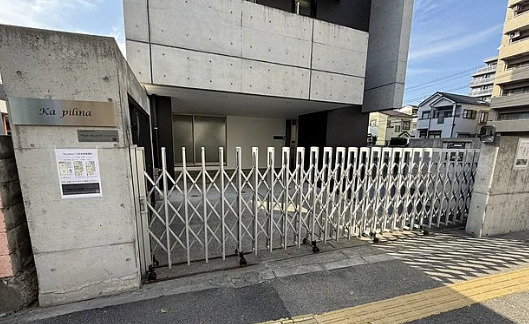 エントランス　落ち着いたエントランスです
