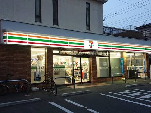 コンビニ　セブンイレブン 足立東綾瀬店（コンビニ）まで130m