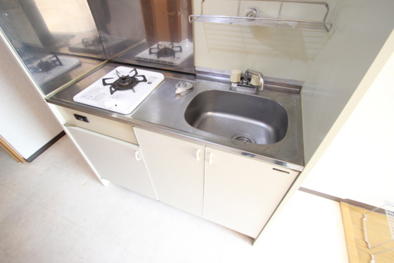 キッチン　写真は別の部屋のものです。