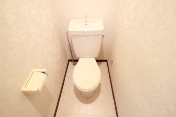 トイレ　写真は別の部屋のものです。