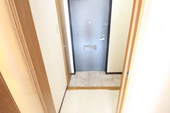 玄関　写真は別の部屋のものです。