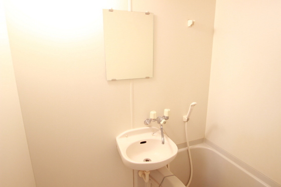 洗面設備　写真は別の部屋のものです。