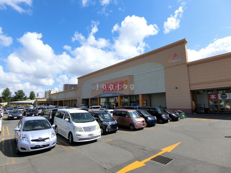 スーパー　スーパーアークス菊水店（スーパー）まで212m