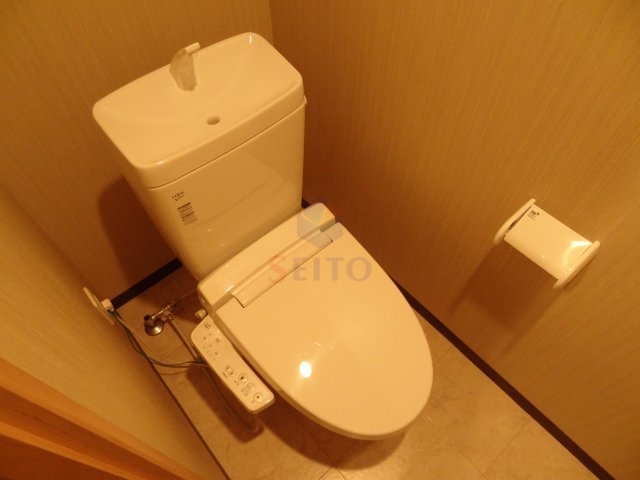 トイレ　ウォシュレット付き
