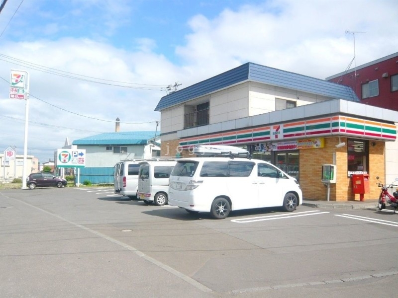 コンビニ　セブンイレブン札幌藤野3条店（コンビニ）まで529m