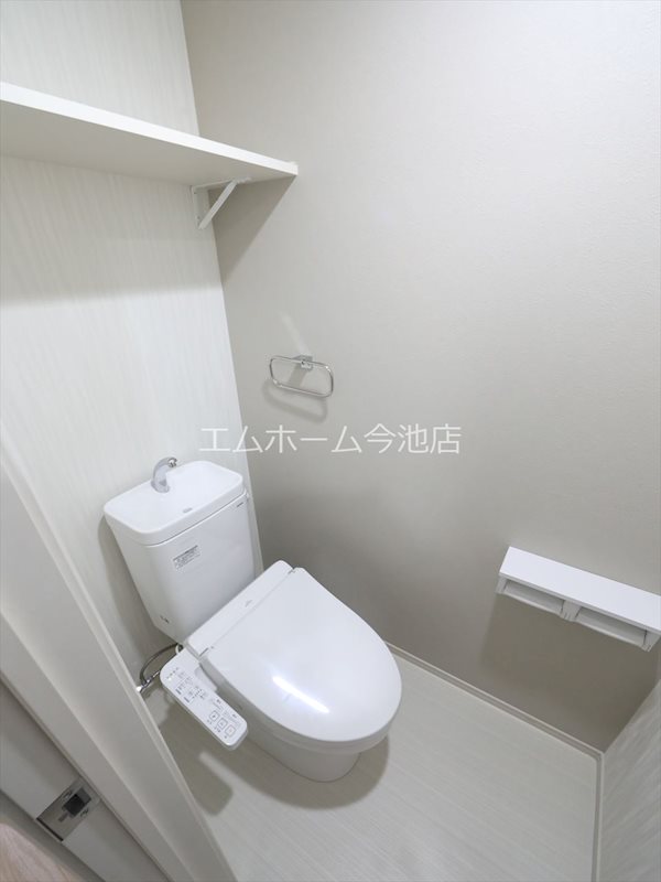 トイレ　温水洗浄便座付トイレ