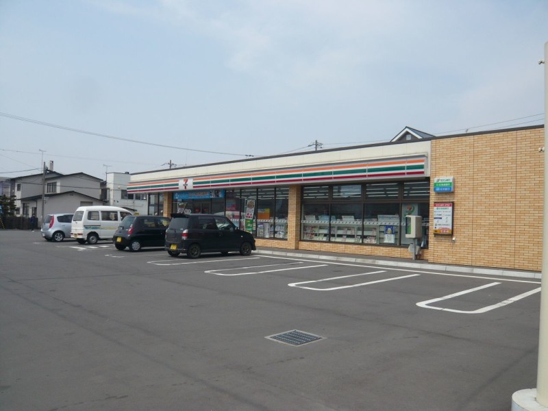 コンビニ　セブンイレブン苫小牧春日町店（コンビニ）まで571m
