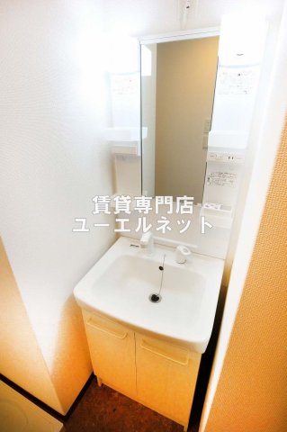 洗面設備　清潔感ある独立洗面台で毎日気持ちよく♪