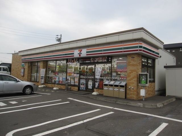 コンビニ　セブンイレブン深川東店（コンビニ）まで767m