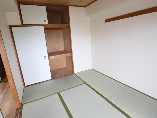 収納　同型モデル写真