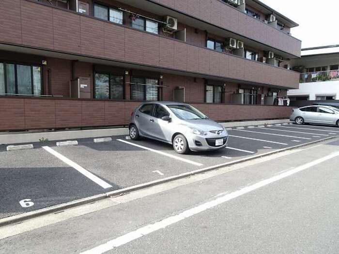 駐車場　車をお持ちの方に嬉しい駐車場付きの物件です