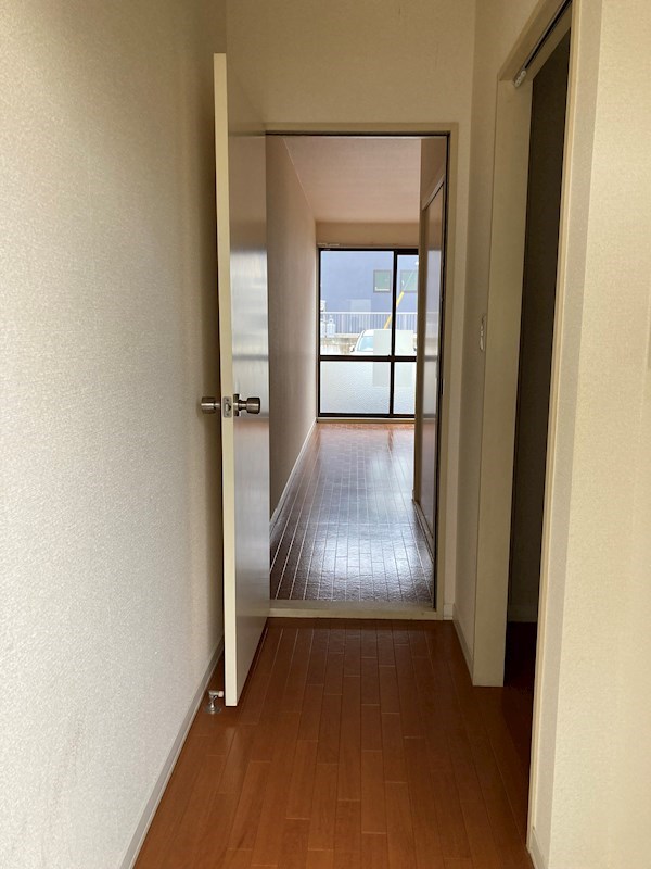玄関　反転間取参照