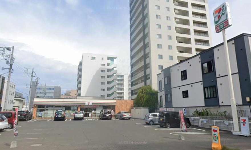 コンビニ　セブンイレブン札幌北2条東8丁目店（コンビニ）まで317m