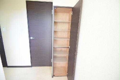 玄関　仕様・設備は現況と異なる場合がございます