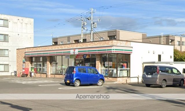 コンビニ　セブンイレブン（コンビニ）まで519m