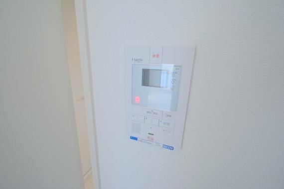 セキュリティ　TVモニターホンで来客が誰か確認してから開けて下さいね