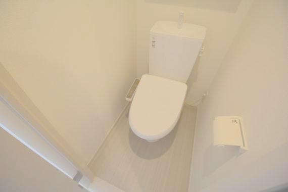 トイレ　綺麗なトイレにはウォシュレット標準装備です。