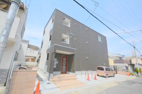 建物外観　存在感のある外観は落ちついた色合いで、堂々としていますね。