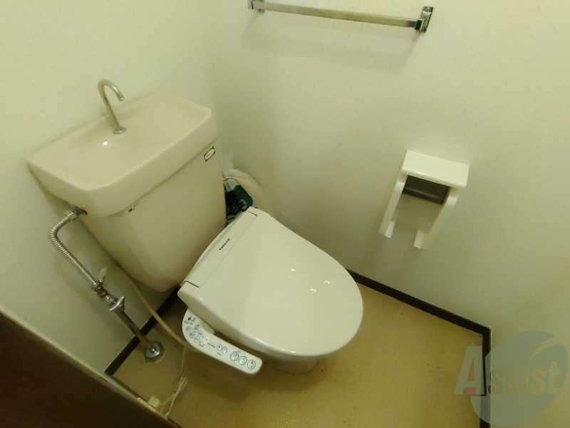 トイレ　ウォシュレット機能がついたトイレ。安心して使用できますね。