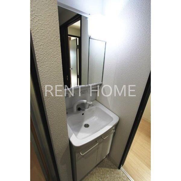 洗面設備　温水洗浄便座付きのトイレです。